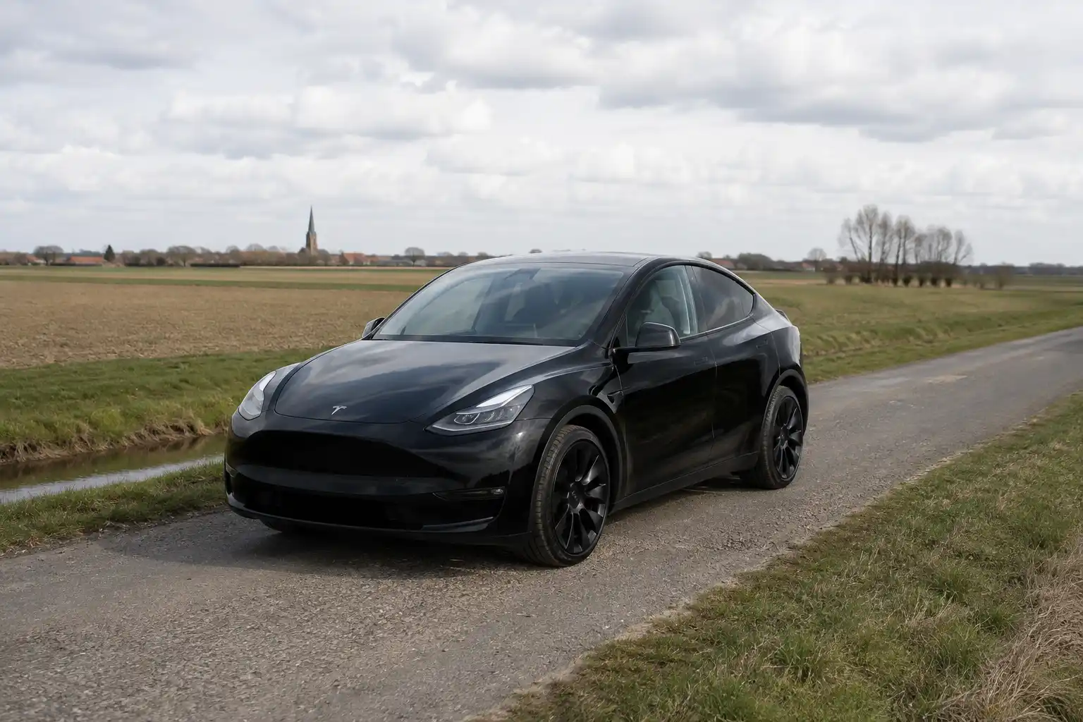 Tesla Model Y sedan for Lille to Fromelles private transfer, short distance transfer